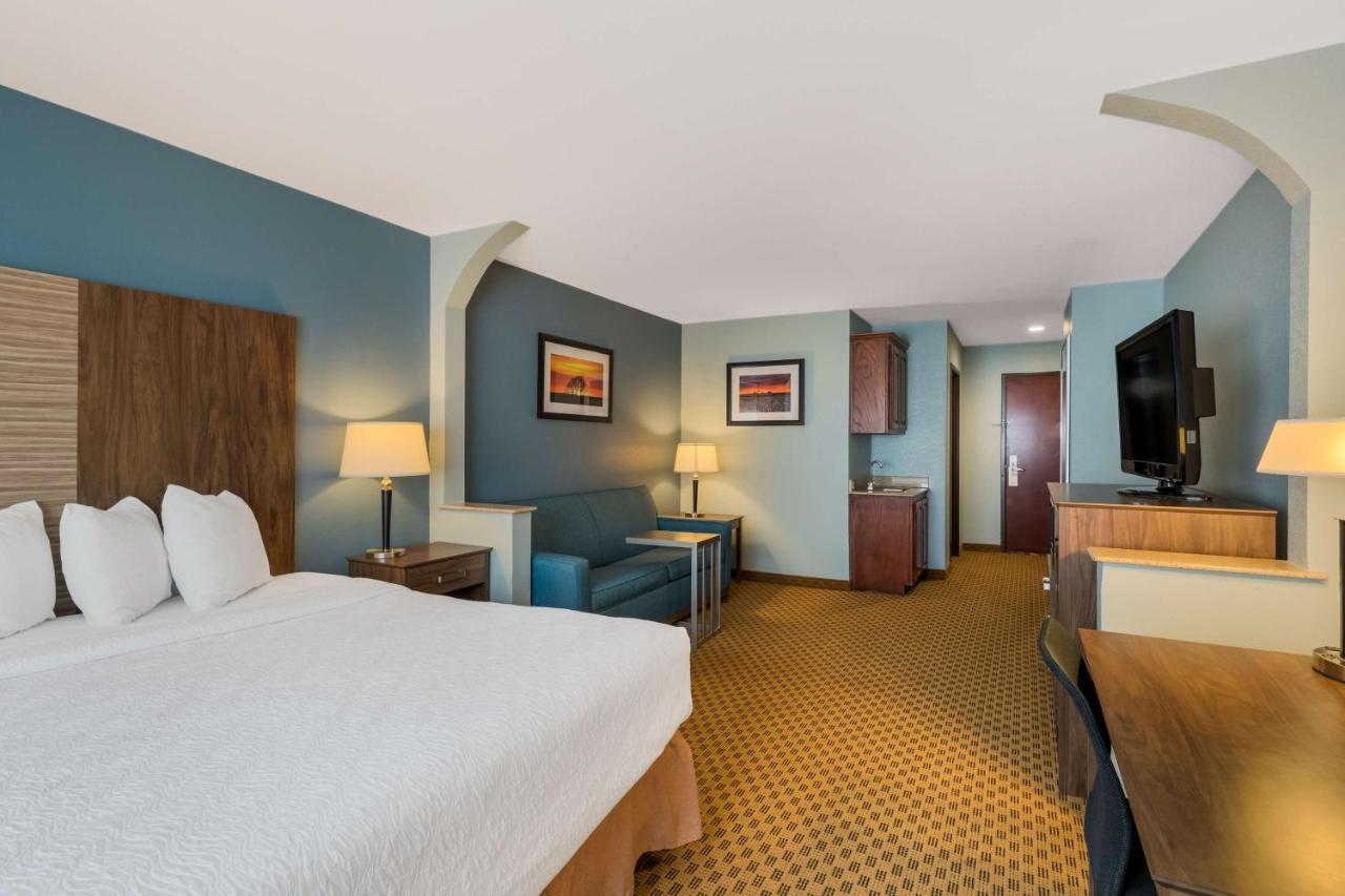 Best Western South Plains Inn & Suites Levelland Exterior photo