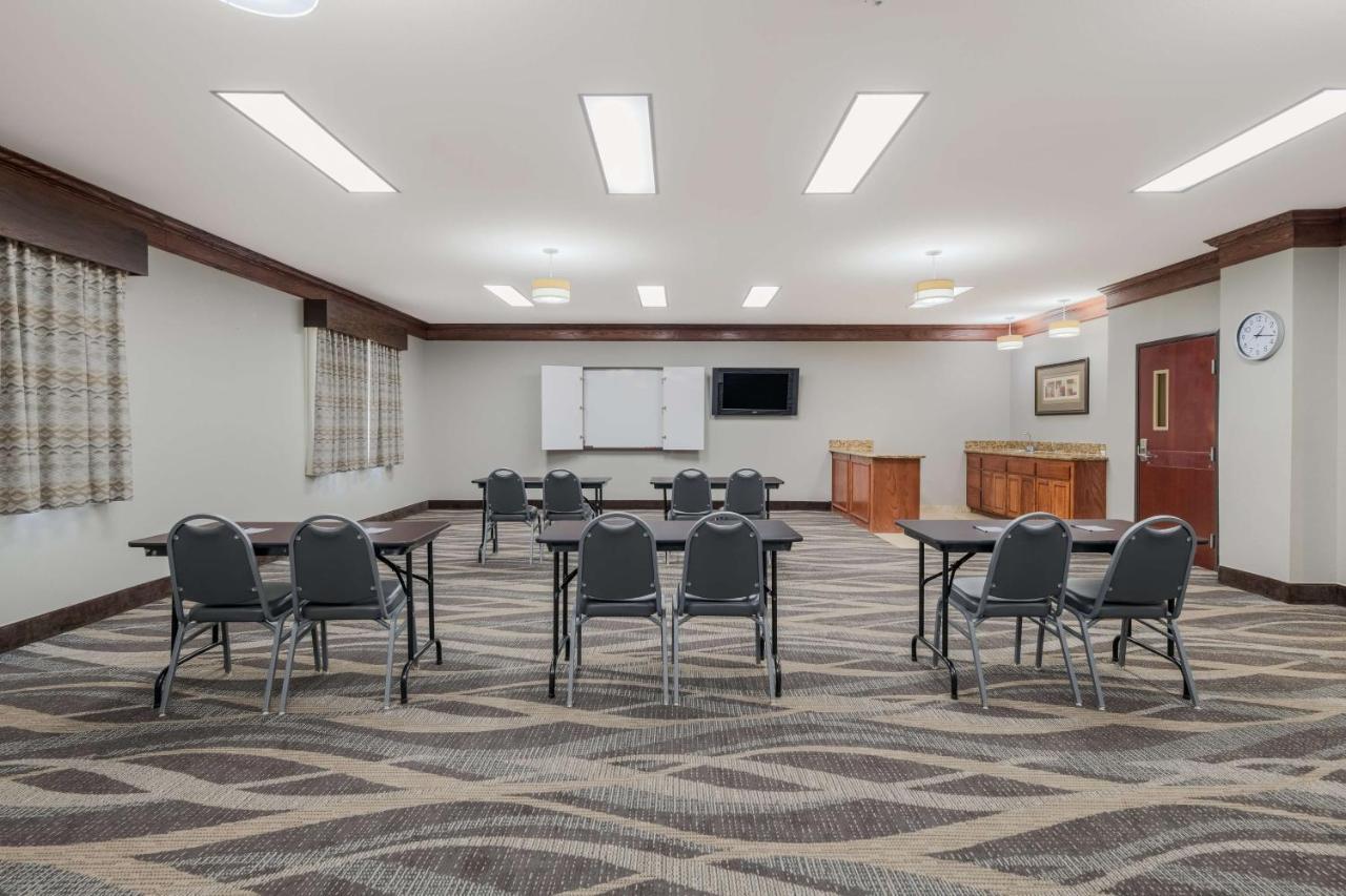 Best Western South Plains Inn & Suites Levelland Exterior photo