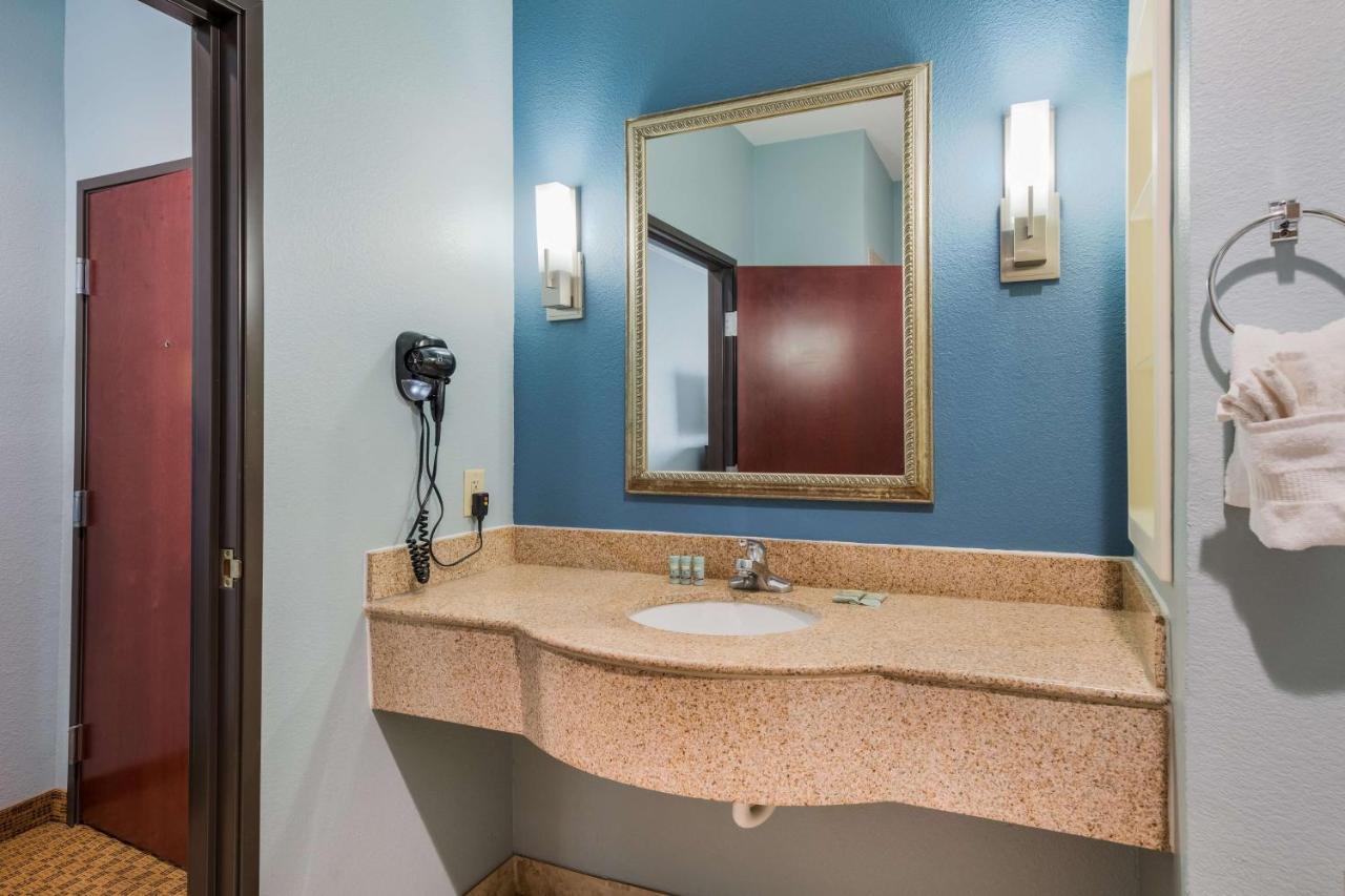 Best Western South Plains Inn & Suites Levelland Exterior photo