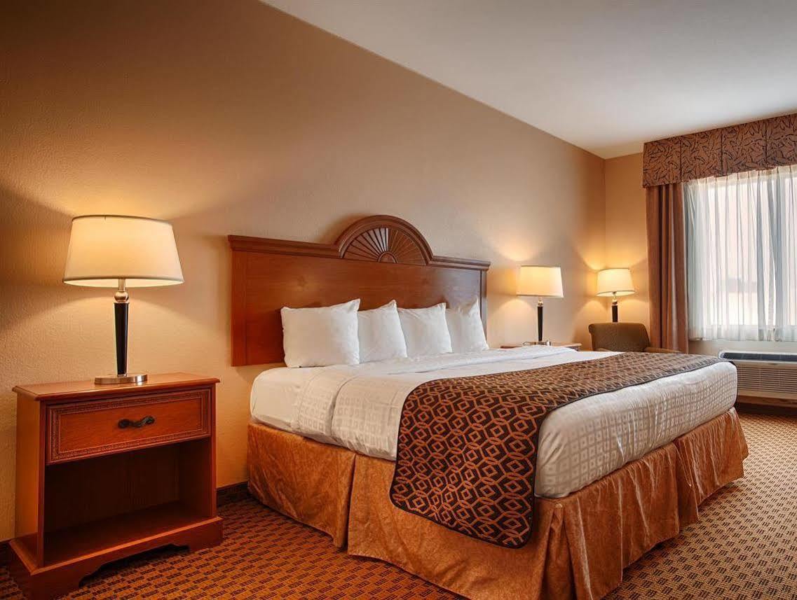 Best Western South Plains Inn & Suites Levelland Exterior photo